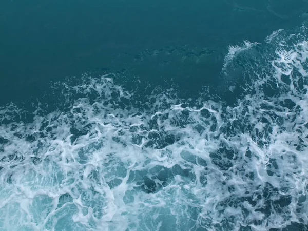 Παφλασμό Κύματα Θαλασσινού Νερού Λευκούς Κυματισμούς — Φωτογραφία Αρχείου