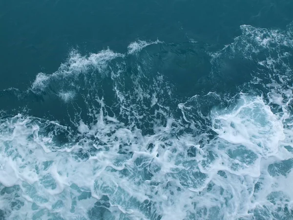 Ondas Salpicantes Água Mar Com Ondas Brancas — Fotografia de Stock