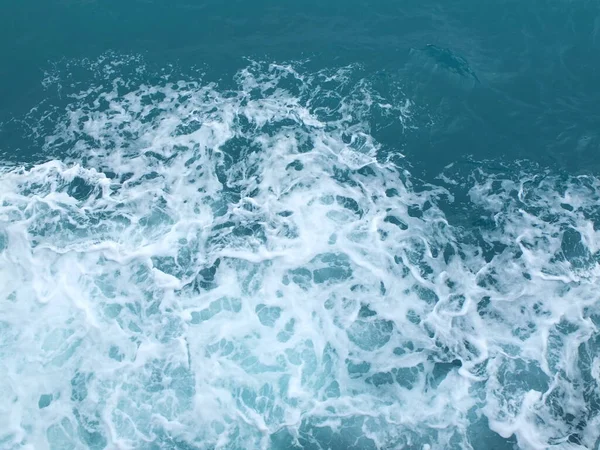 Ondas Salpicantes Água Mar Com Ondas Brancas — Fotografia de Stock