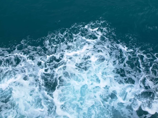 Ondas Salpicantes Água Mar Com Ondas Brancas — Fotografia de Stock