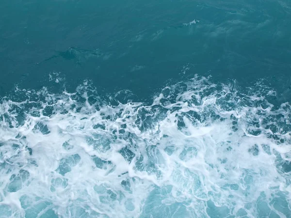 Ondas Salpicantes Água Mar Com Ondas Brancas — Fotografia de Stock