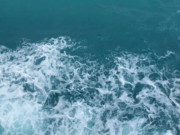 Ondas Salpicantes Água Mar Com Ondas Brancas — Fotografia de Stock