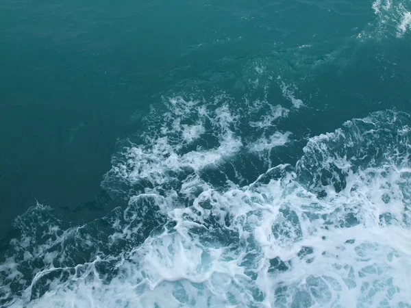 Ondas Salpicantes Água Mar Com Ondas Brancas — Fotografia de Stock