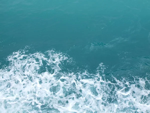 Ondas Salpicantes Água Mar Com Ondas Brancas — Fotografia de Stock