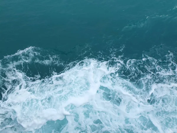 Ondas Salpicantes Água Mar Com Ondas Brancas — Fotografia de Stock