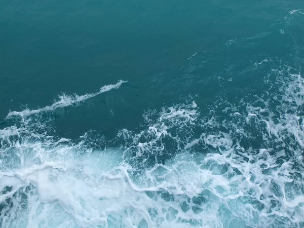 Ondas Salpicantes Água Mar Com Ondas Brancas — Fotografia de Stock