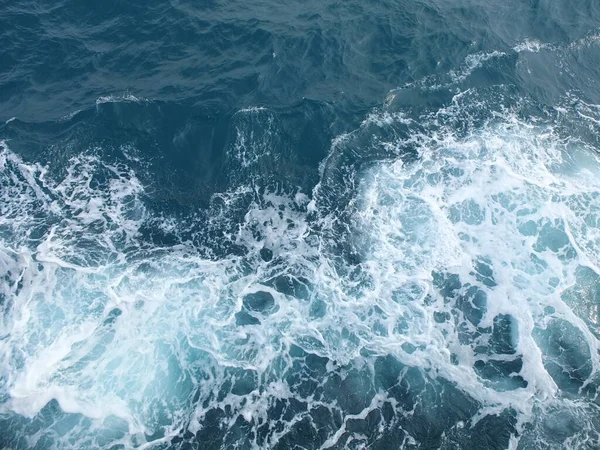 蓝色海浪水的飞溅 — 图库照片