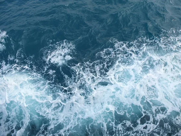 Šplouchnutí Modré Mořské Vody — Stock fotografie