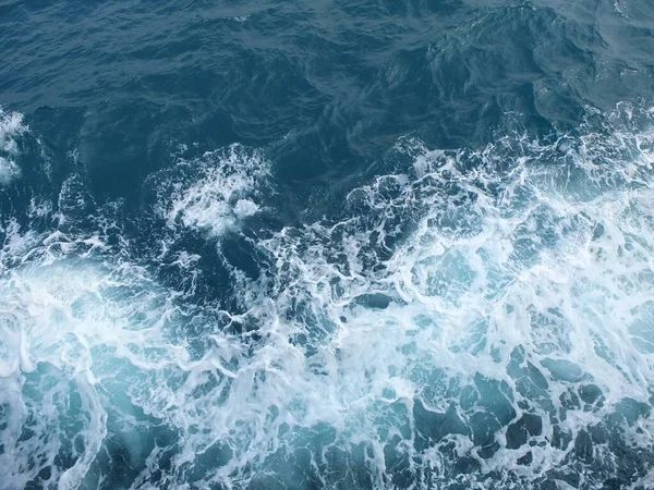 Salpicadura Agua Olas Mar Azul —  Fotos de Stock