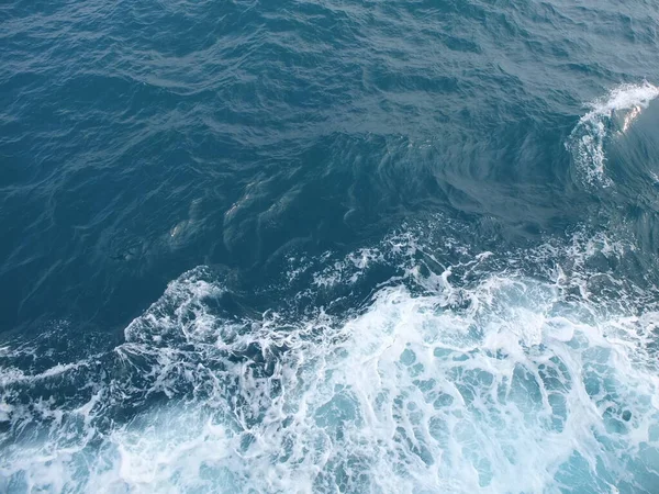 Salpicadura Agua Olas Mar Azul —  Fotos de Stock