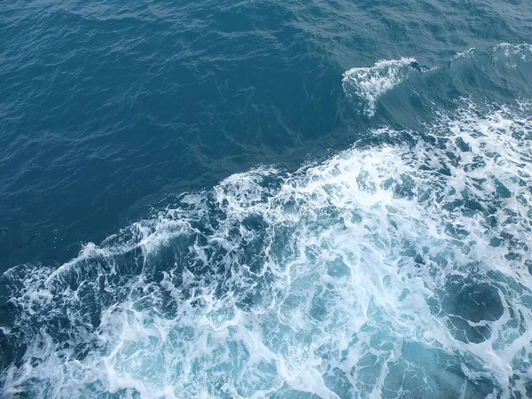 Salpicadura Agua Olas Mar Azul —  Fotos de Stock