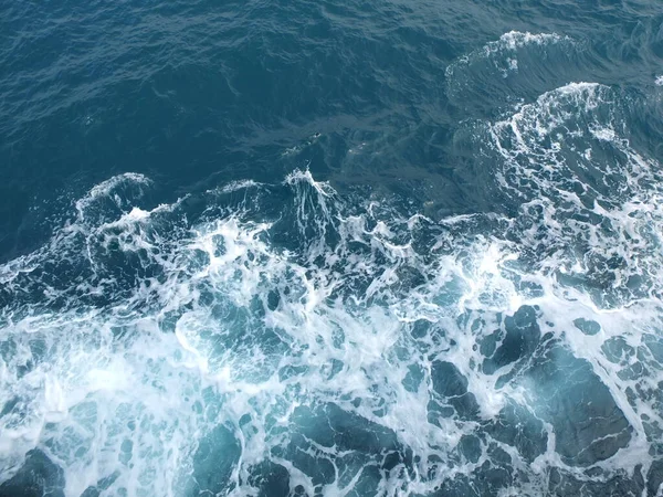 Salpicadura Agua Olas Mar Azul —  Fotos de Stock