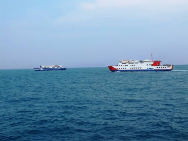 Bir tutam mavi deniz dalgası suyu