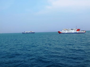 Bir tutam mavi deniz dalgası suyu