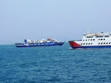 Bir tutam mavi deniz dalgası suyu