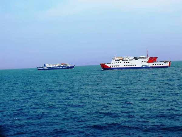 Bir Tutam Mavi Deniz Dalgası Suyu — Stok fotoğraf