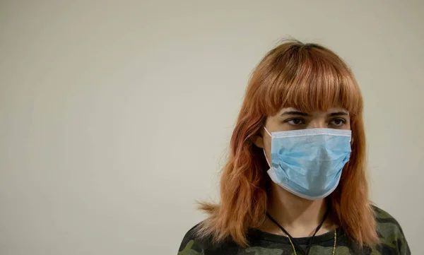 Meisje Met Een Medisch Masker Haar Beschermen Tegen Het Virus — Stockfoto