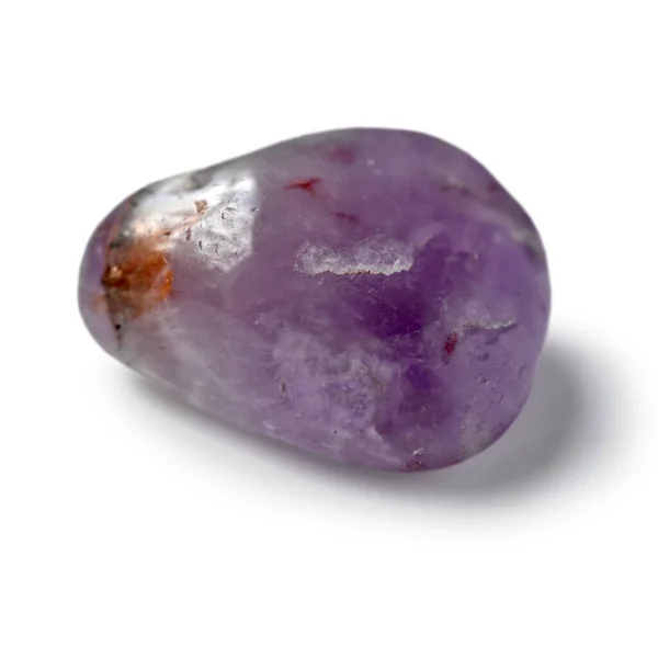 Piedra Ornamental Semipreciosa Púrpura Sobre Fondo Blanco Aislada —  Fotos de Stock