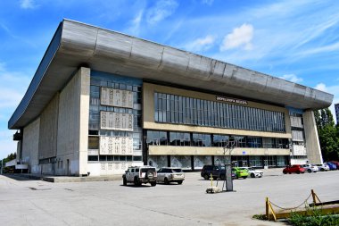 RUSSIA, TOLYATTI - 14 Haziran 2018: Sovyet dönemindeki bir spor kompleksinin inşası