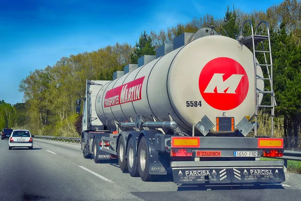 Spanje Lloret Mar April 2019 Vrachtwagen Met Tank Het Spoor — Stockfoto