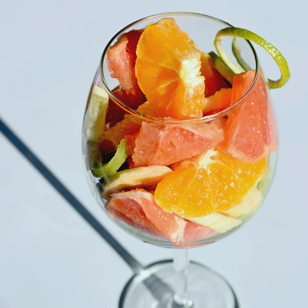 Fruit Slices Wine Glass Isolate — Stock Photo, Image