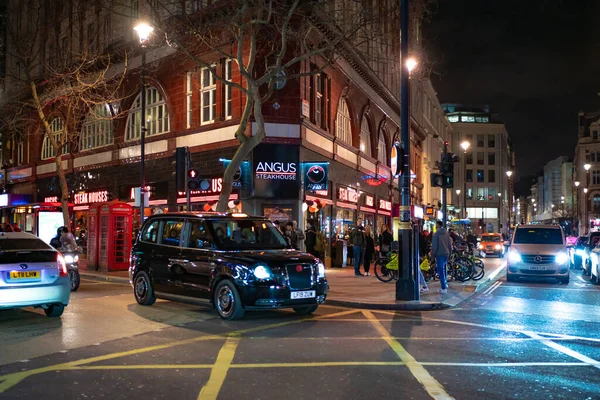 London Marca 2020 Centralna Ulica Miasta Sklepami Kawiarniami Oświetleniem Wieczornym — Zdjęcie stockowe