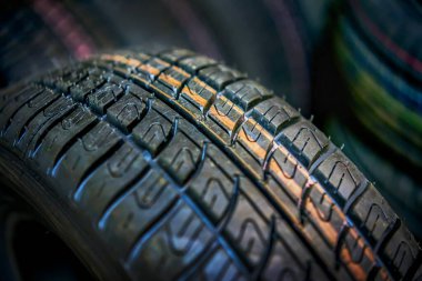 Araba lastikleri yeni makro, parça, bulanık arkaplan
