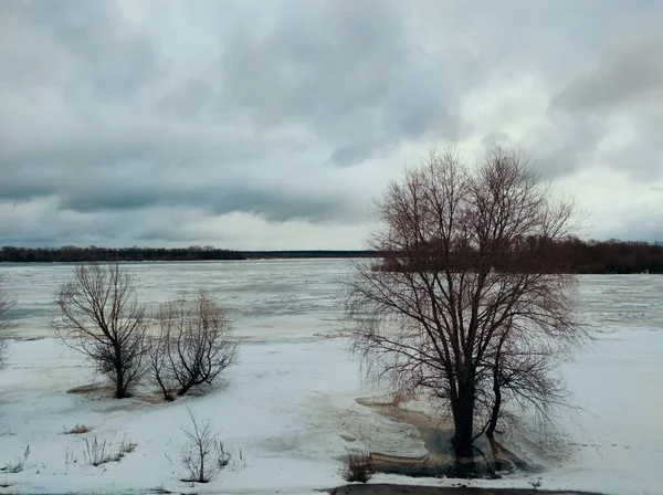 Spring Landscape Gloomy Sky Clouds Hanging River Thawing Ice Which — Stock Photo, Image