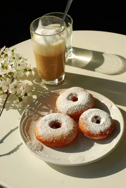 Сніданок Пончиками Кавою — стокове фото