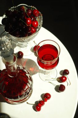 Taze kiraz ve kiraz suyu.