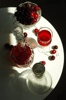 Taze kiraz ve kiraz suyu.