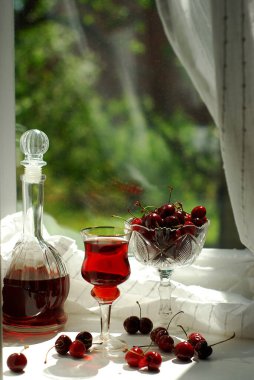 Taze kiraz ve kiraz suyu.