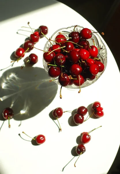 Cerise Dans Vase Cristal — Photo