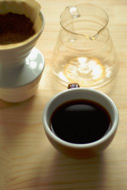 Hunide demlenmiş taze kahve.