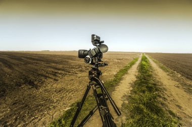 Kayıt için hazır tripod üzerinde kamera