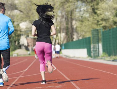 Genç çift Atletizm eğitim yapmak 