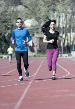 Genç çift Atletizm eğitim yapmak 