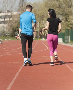 Genç çift Atletizm eğitim yapmak 