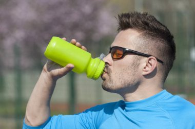 Genç çift Atletizm eğitim yapmak 