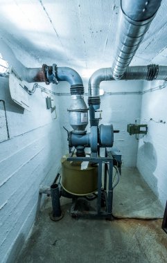 Modern bina yıkılmış