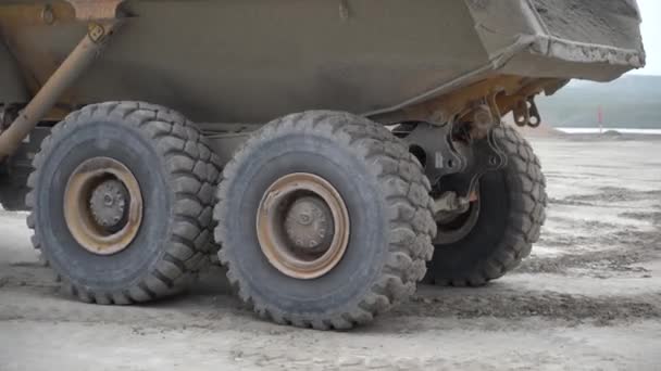 Kupol Rusya Ağustos 2019 Çöp Kamyonu Komatsu Hm350 Yaklaşıyoruz Tekerlekler — Stok video
