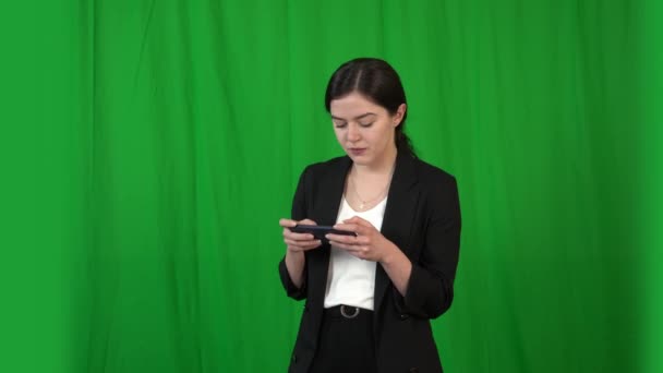 Beautiful Girl Business Suit Works Smartphone Background Green Screen Keying — Stock Video