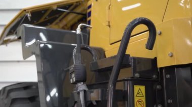 Magadan, Rusya - 04.02.2020: Komatsu Wa320 Yükleyicisinin Sunumu.