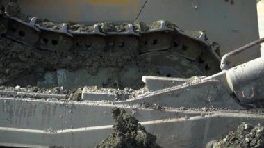 Susumansky Bölgesi, Rusya - 14 Ağustos 2019. Altın madenindeki Komatsu d375a buldozerinin işi..