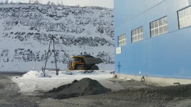 Polyus Russia 2020 Mining Dump Truck Unload Ore Crushing Complex — 图库视频影像