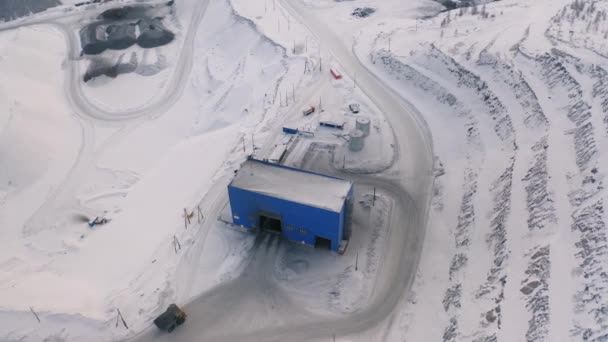 Camión Volquete Minería Descarga Mineral Complejo Trituración — Vídeo de stock