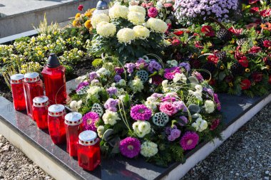 İnsanlar ölen sevdiklerini hatırlıyorlar.