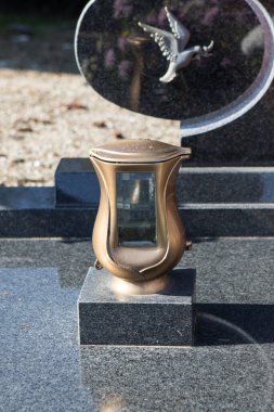 İnsanlar ölen sevdiklerini hatırlıyorlar.