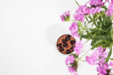 Tatlı ev yapımı vişneli bisküvi.