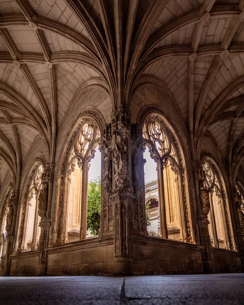 Esquina del claustro de la catedral de Toledo, Espaa.